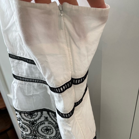 Banana Republic embroidered tank - Picture 5 of 6